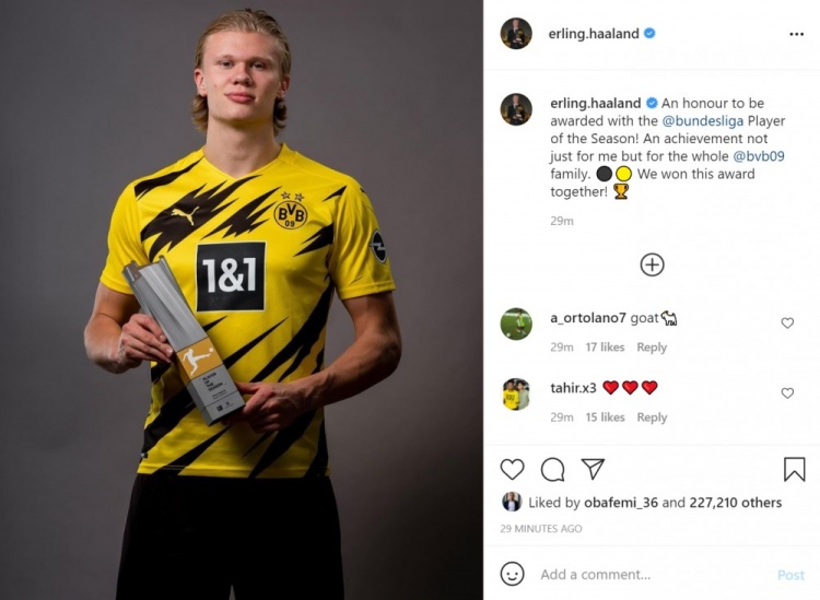 足球国足忙碌备战，训练场加练至夜晚