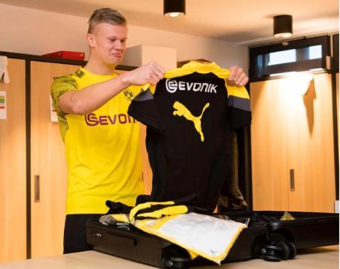 德佬：那不勒斯比去年更强；我喜欢意大利诺这样的教练（德佬：今年的那不勒斯更强；我欣赏像意大利诺这样的主帅）