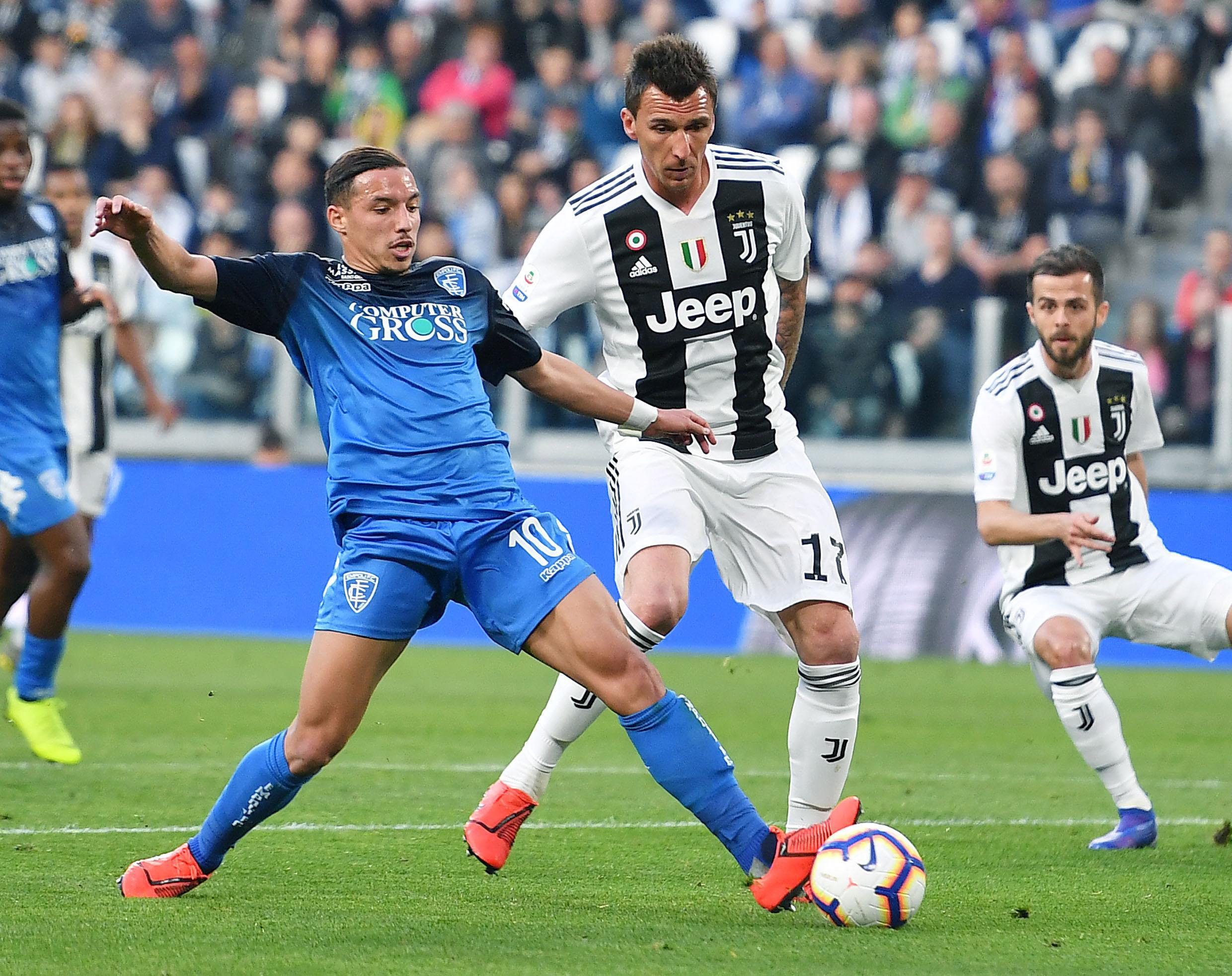 图片报：尤文和费内巴切想冬窗签磁卡，但球员不考虑提前离队（图片报：尤文、费内巴切欲冬窗引进磁卡，但球员无意提前离队）