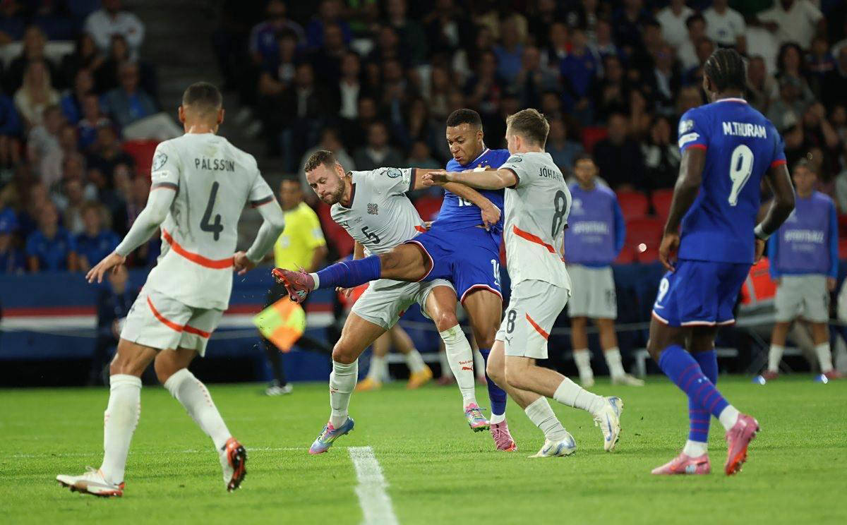 费迪南德：见到巴乔让我非常激动，那仿佛让我回到了童年时代（费迪南德：见到巴乔令我热血沸腾，仿佛重返童年）