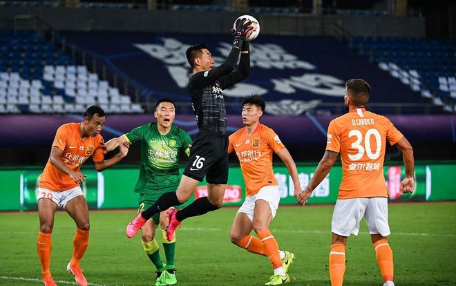 霍伊伦本赛季10场联赛制造5球，上赛季32场英超仅制造4球（霍伊伦本季联赛10战造5球，已超过上季英超32场仅4球）