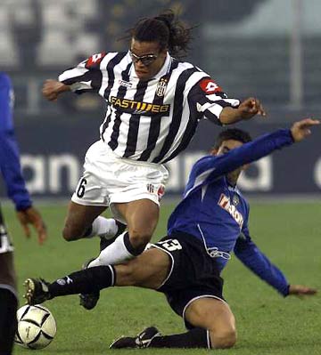 德比迎来关键胜利，米兰升至意甲积分榜第二（关键德比告捷，AC米兰跃居意甲第二）