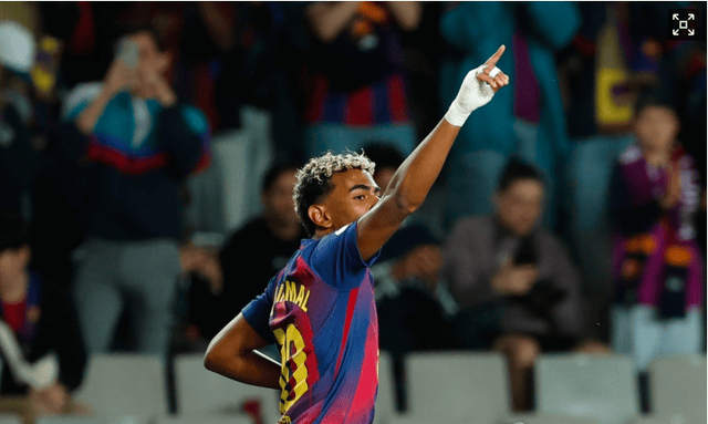 前锋终结进球荒，庆祝动作感动球迷（射手终结球荒，暖心庆祝打动球迷）