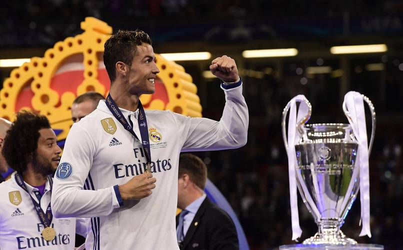 阿夫迪亚成50年来开拓者首位3场砍90+30+30球员（阿夫迪亚成开拓者50年来首人：三场合计90分30板30助）