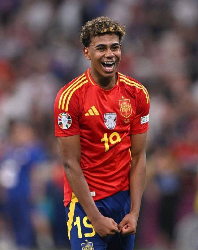 你认同吗？孔蒂说法鹰防守好，目前其欧冠失球第三多、德甲失球第二多（孔蒂称“鹰”防守出色？数据却显示：欧冠丢球第3、德甲第2）