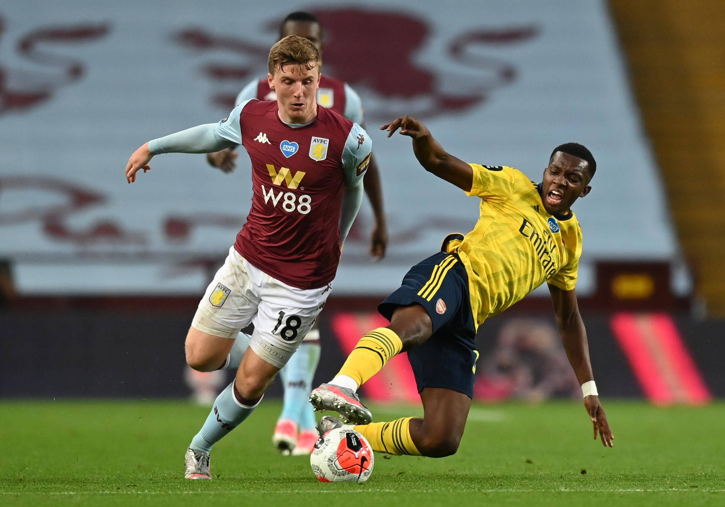 输给米兰后拉齐奥对主裁判不判罚点球不满，决定新闻沉默（拉齐奥不满主裁未判点球，负于米兰后宣布对媒体静默）