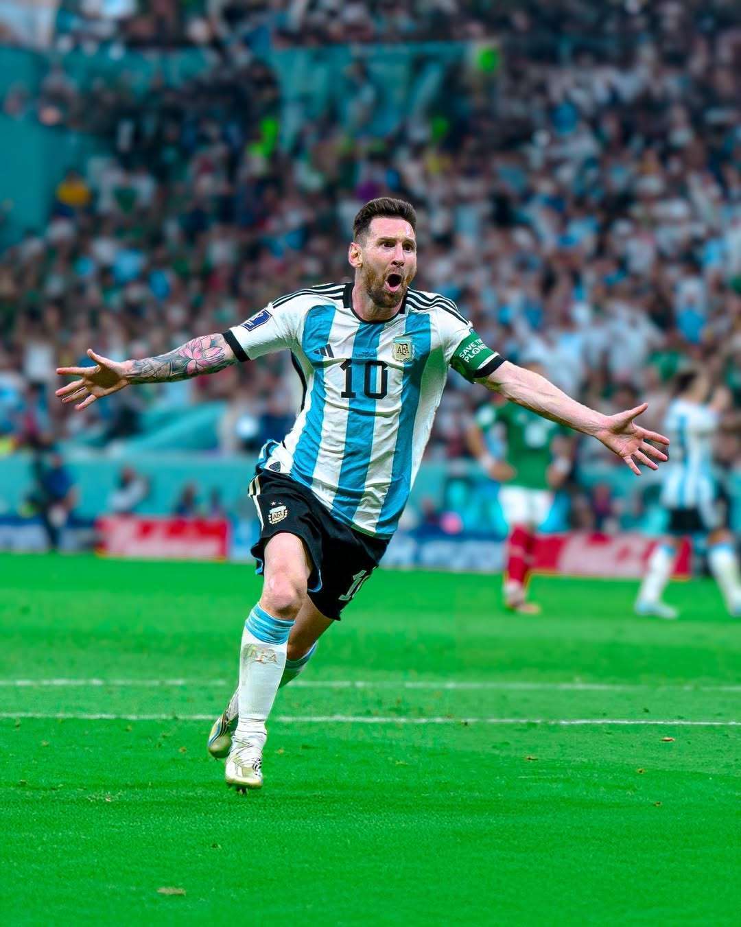 港陆同心赓续体育情，白发映蓝甲“让他们不想家”（港陆携手共续体坛情，银发映蓝甲“让他们不想家”）