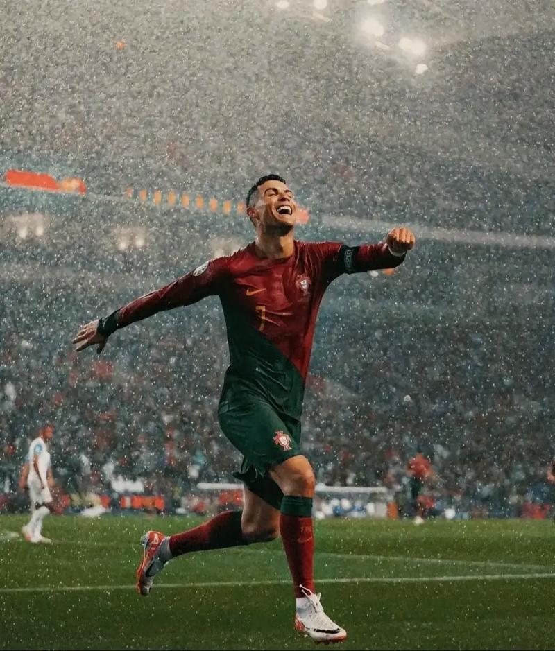 曼联1-1遭保级队逼平引热议，球迷愤怒点评，揪出最大罪人