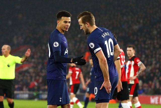 世体：费兰的出色表现让巴萨内部讨论是否要大手笔买前锋（世体：费兰状态爆发，巴萨高层商议是否砸重金引进前锋）