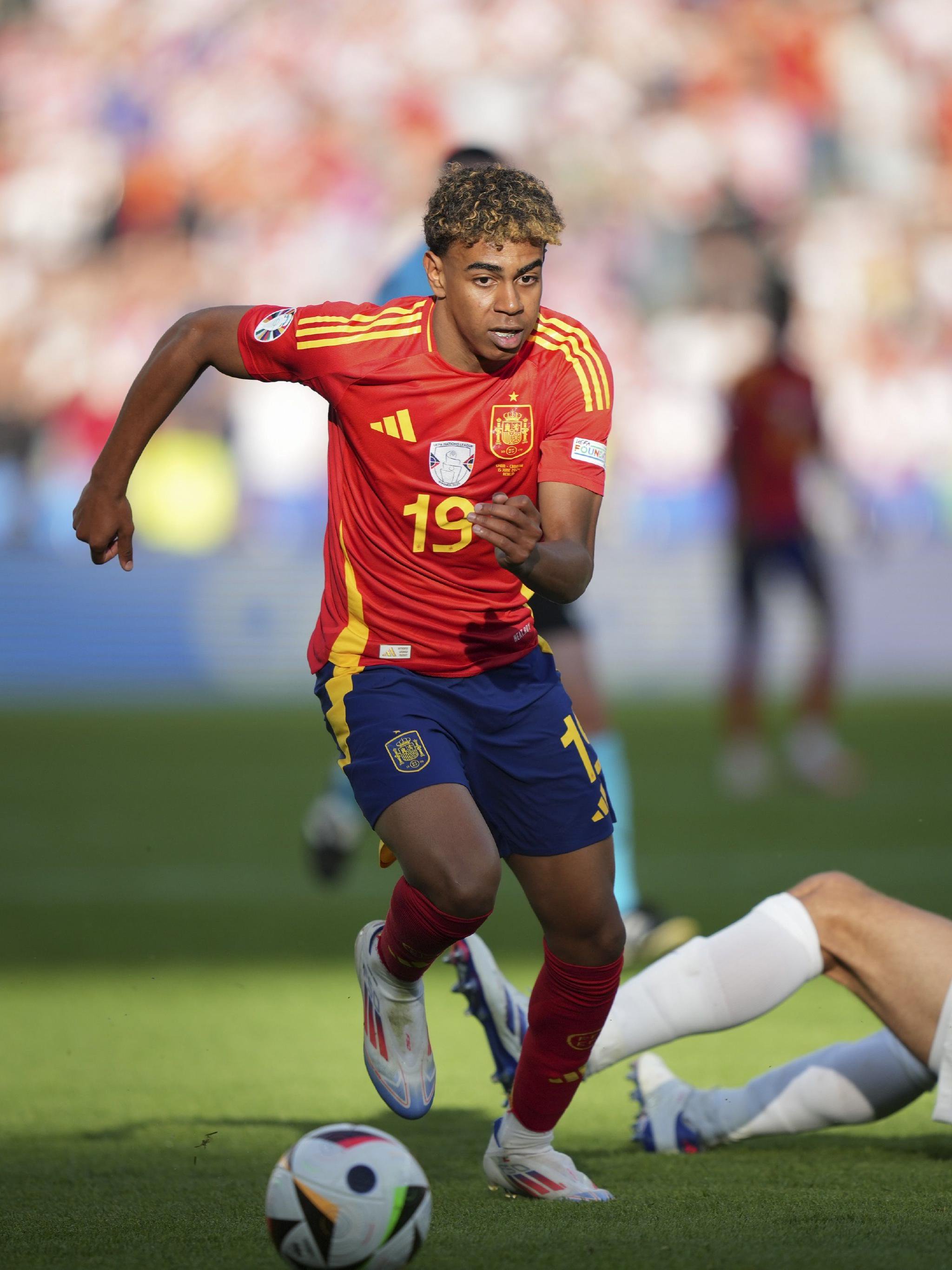 德佬回应传闻：我为身边能有孔蒂这样的真正男人而感到自豪（德佬回应流言：能与孔蒂这样的真男人并肩让我自豪）