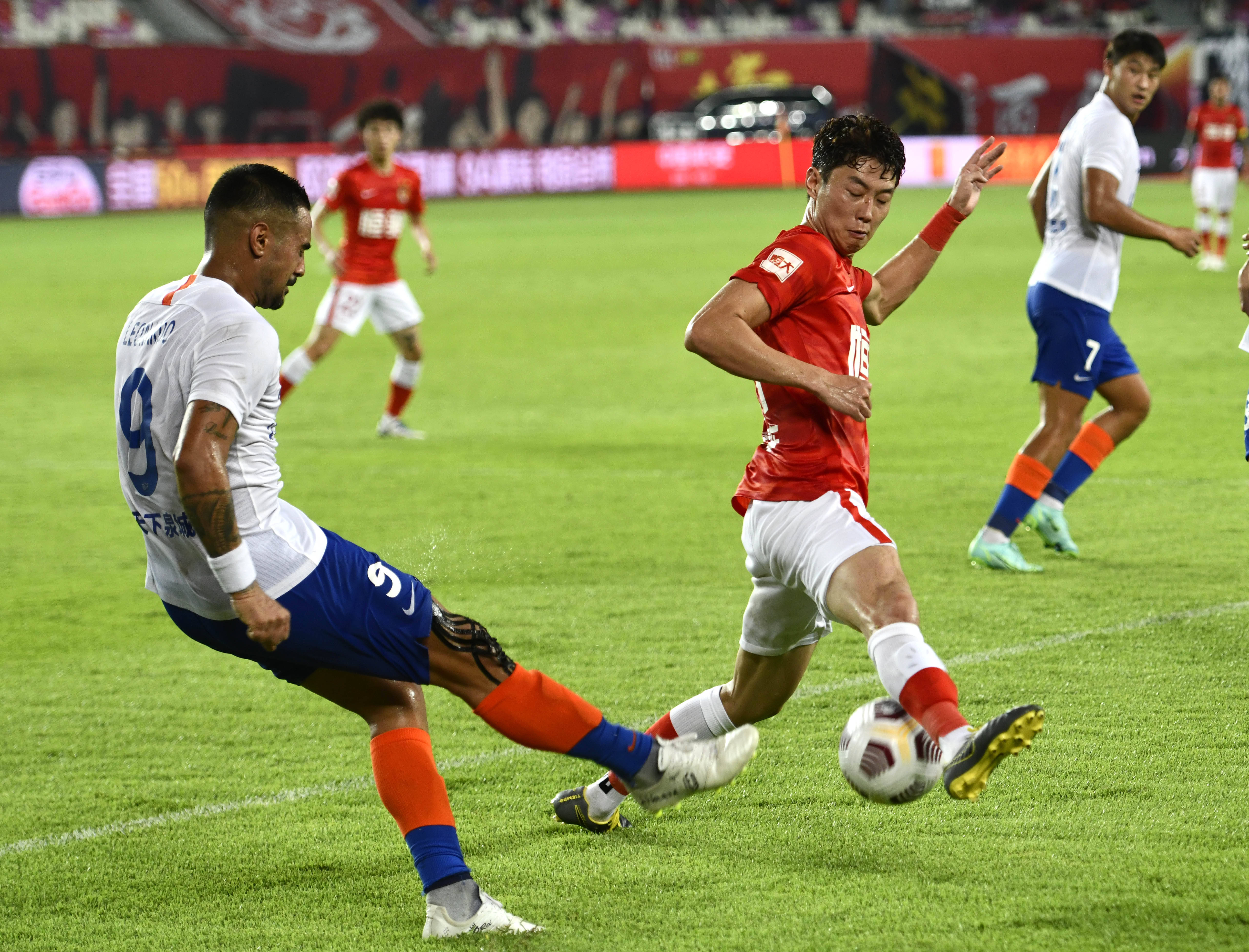 曼联对非洲杯征召的立场在伯恩茅斯混乱中：阵容悬而未决，阿莫林如何应对？（伯恩茅斯乱局之际，曼联非洲杯征召立场成焦点：阵容未定，阿莫林如何破局？）