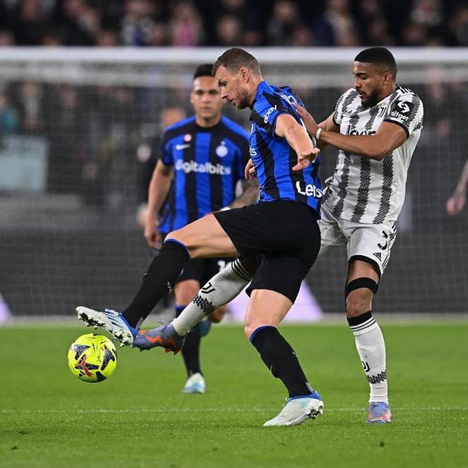 法尔克：由于可能不会买断雅克松，拜仁在关注中日德兰前锋朱（法尔克：拜仁或不买断雅克松，转而关注中日德兰前锋朱）